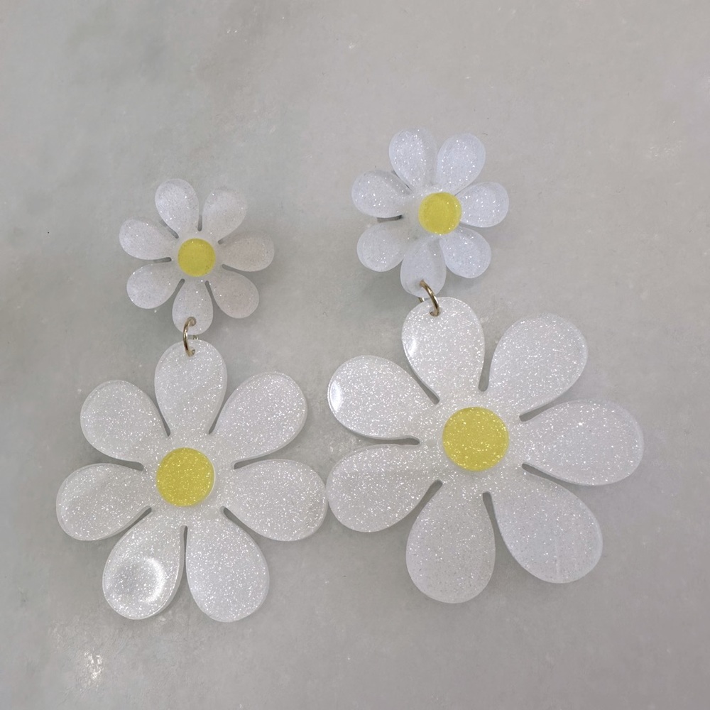 NEW daisy earrings